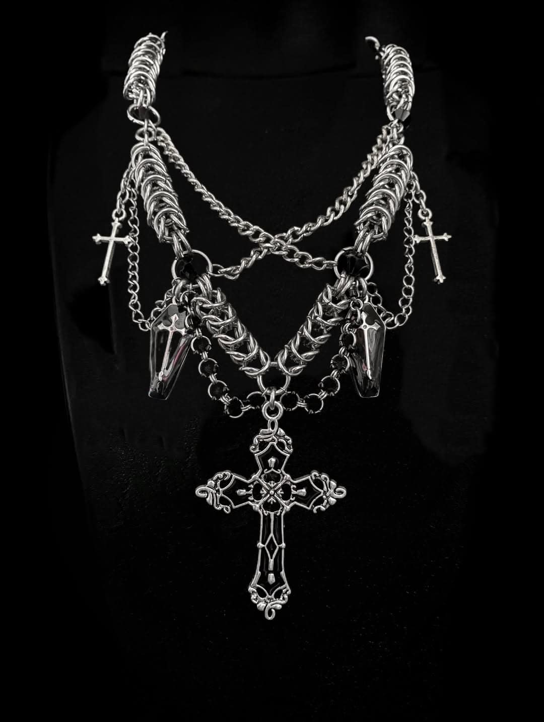 Cathedral Emblem Chainmail Necklace - Image 2