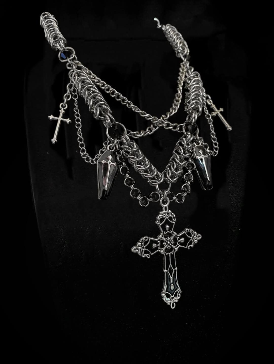 Cathedral Emblem Chainmail Necklace - Image 3
