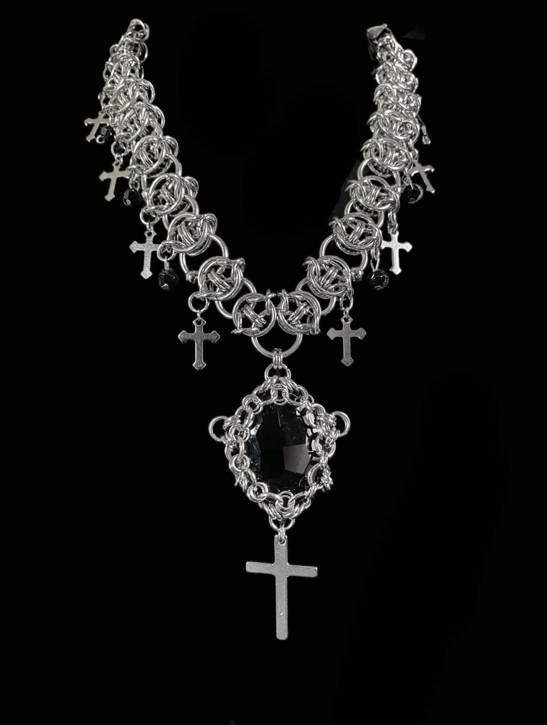 Obsidian Emblem Chainmail Necklace - Image 2