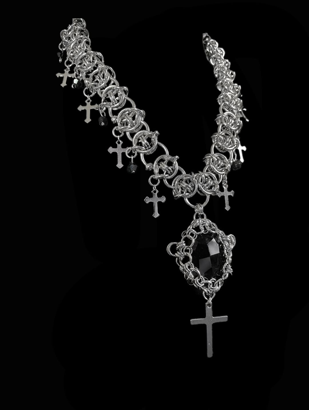 Obsidian Emblem Chainmail Necklace - Image 3