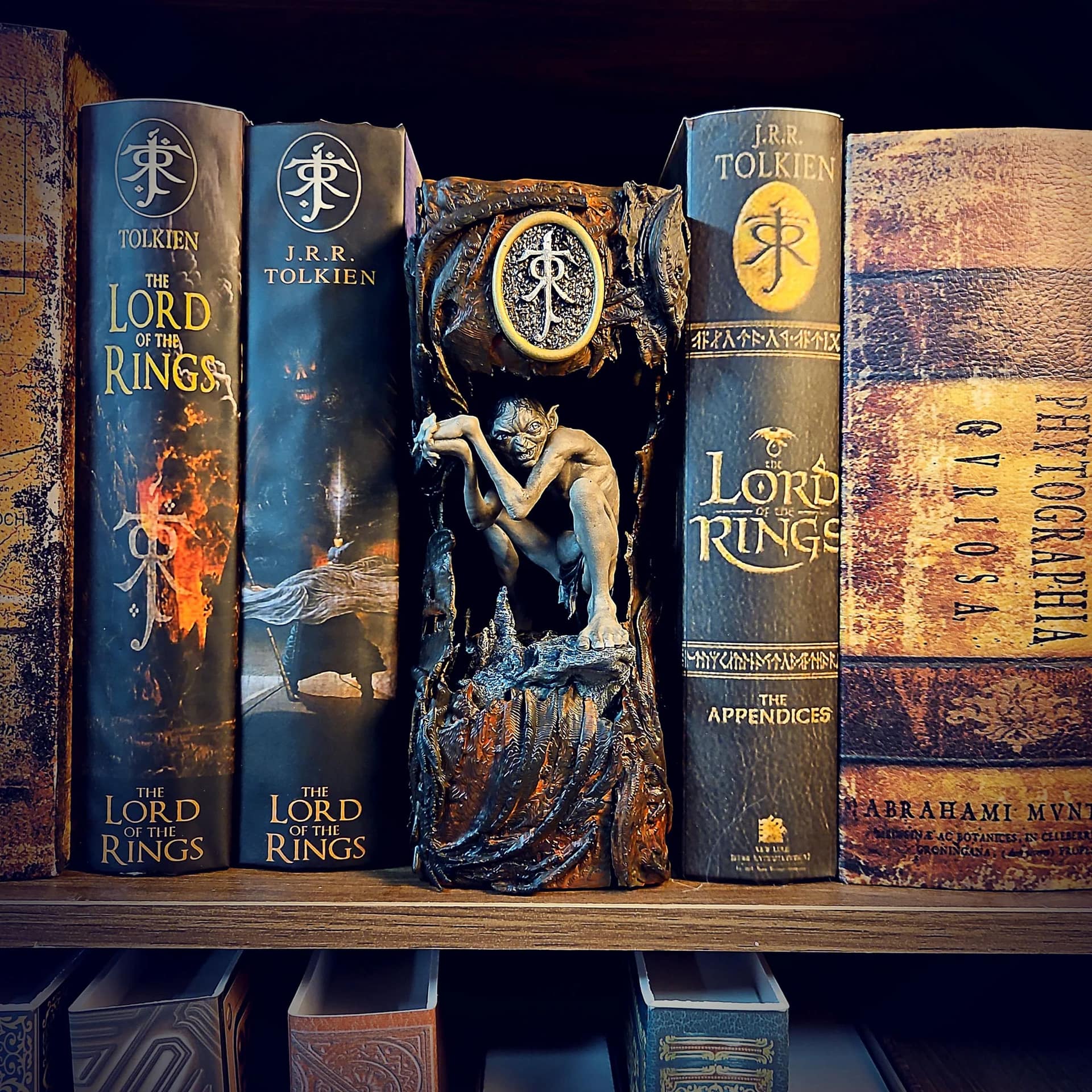 Gollum Book Nook - The Lord of the Rings