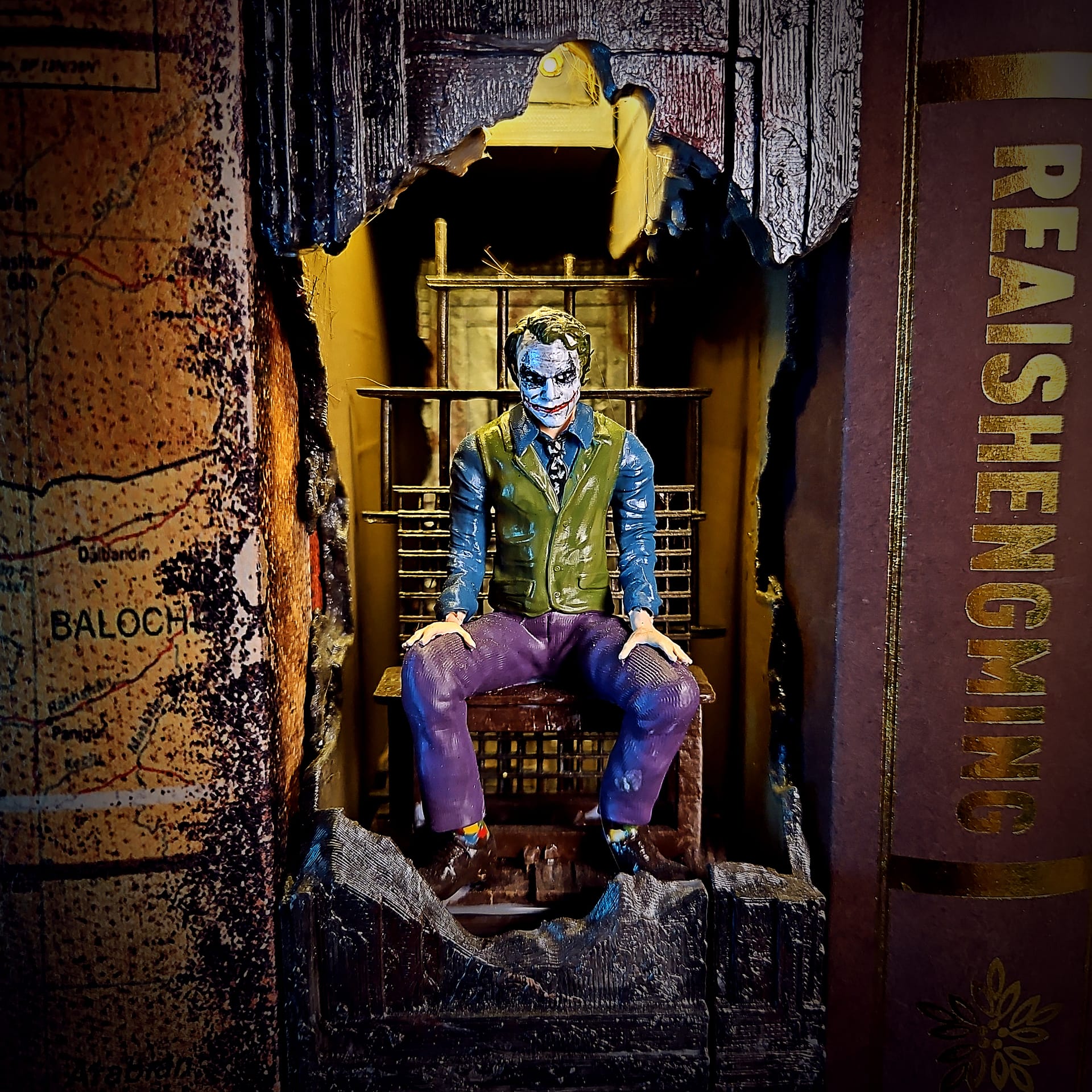 Joker Book Nook - The Dark Knight Prison Scene - Image 10