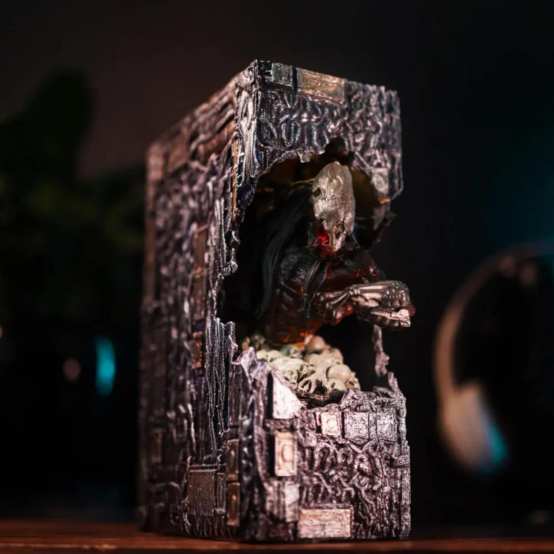 Predator Book Nook - Predator Alien - Image 2