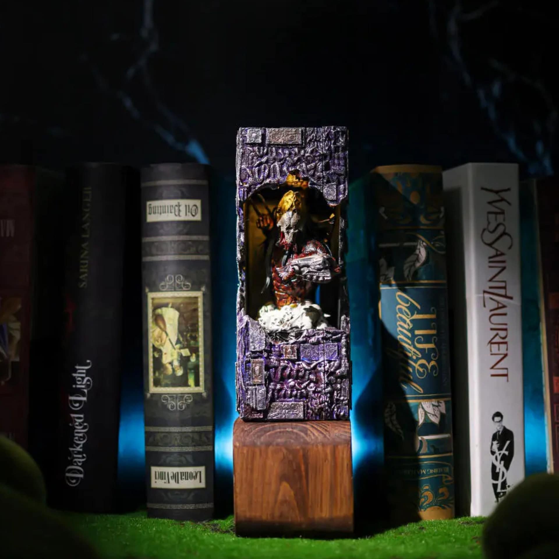 Predator Book Nook - Predator Alien