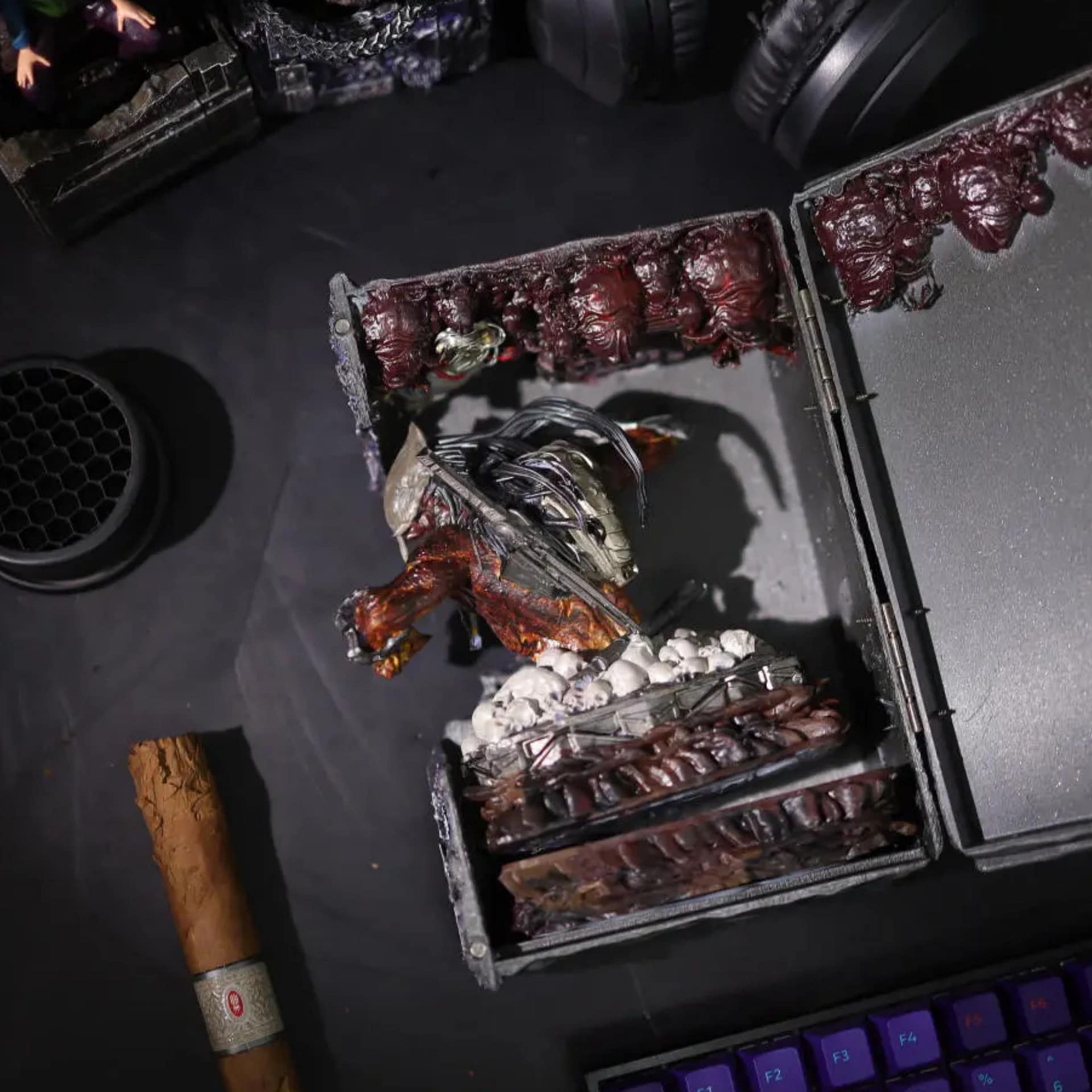 Predator Book Nook - Predator Alien - Image 3