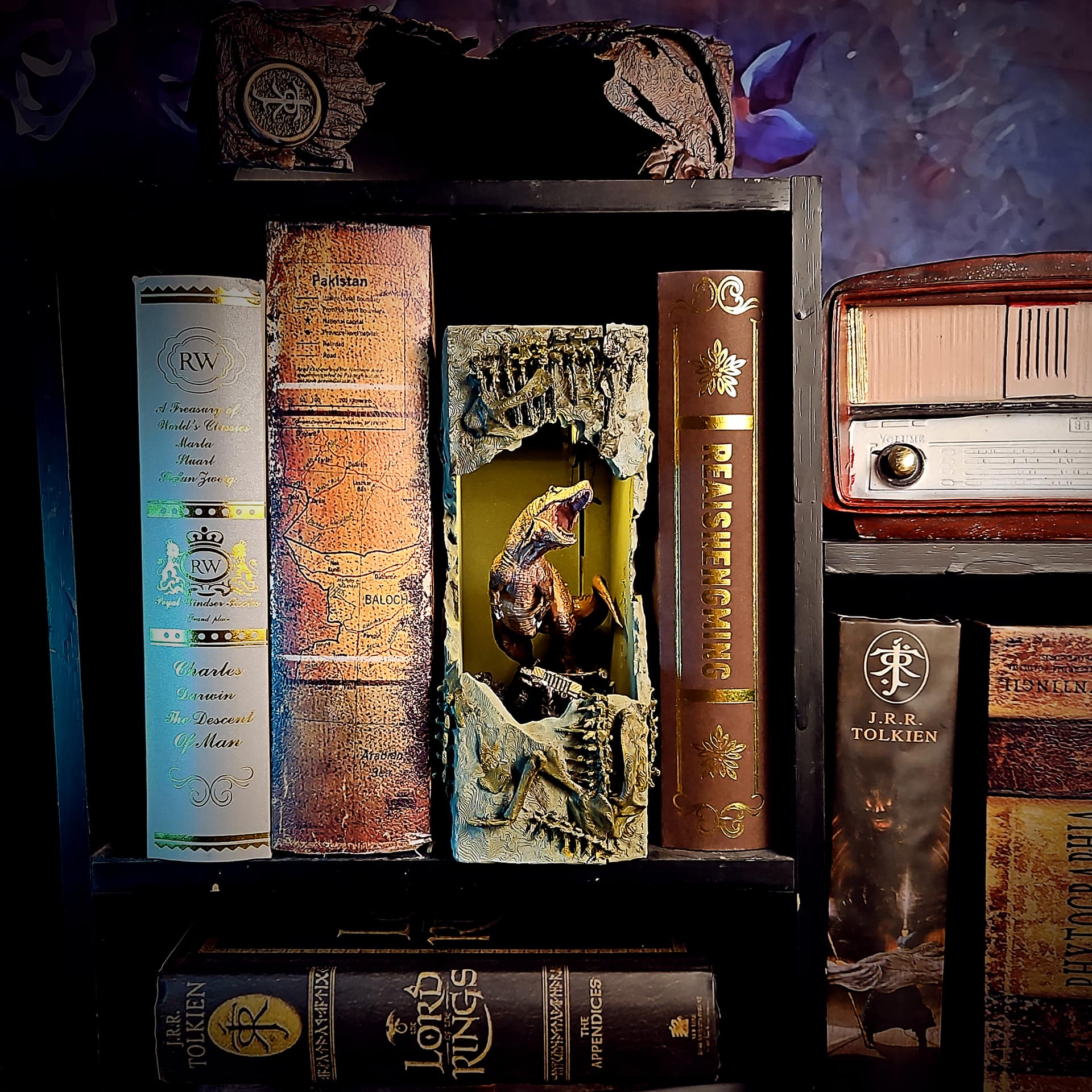 Tyrannosaurus Rex (T-Rex) Book Nook - Jurassic World