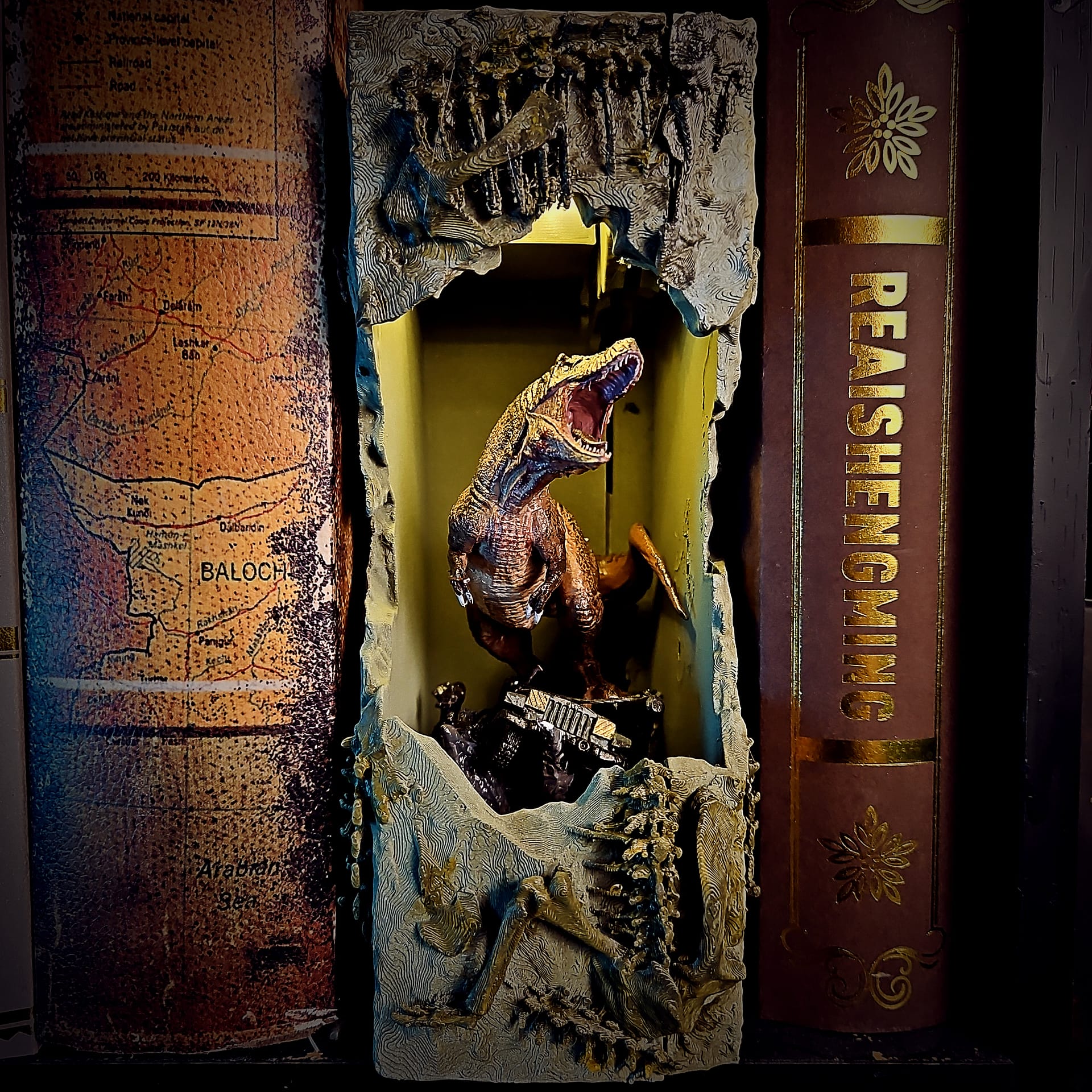 Tyrannosaurus Rex (T-Rex) Book Nook - Jurassic World - Image 10