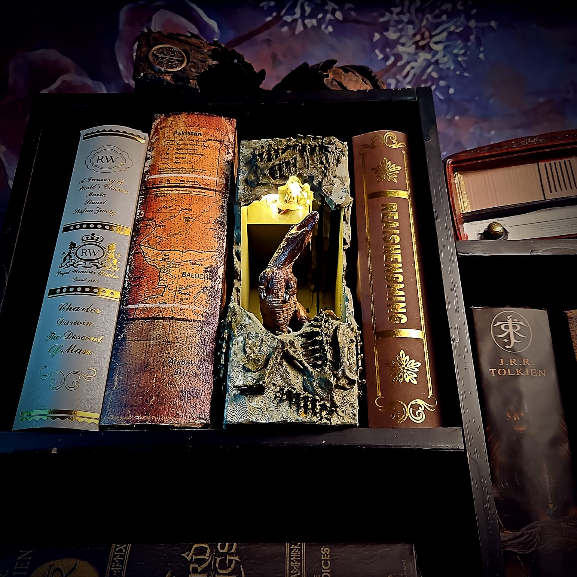 Tyrannosaurus Rex (T-Rex) Book Nook - Jurassic World - Image 8