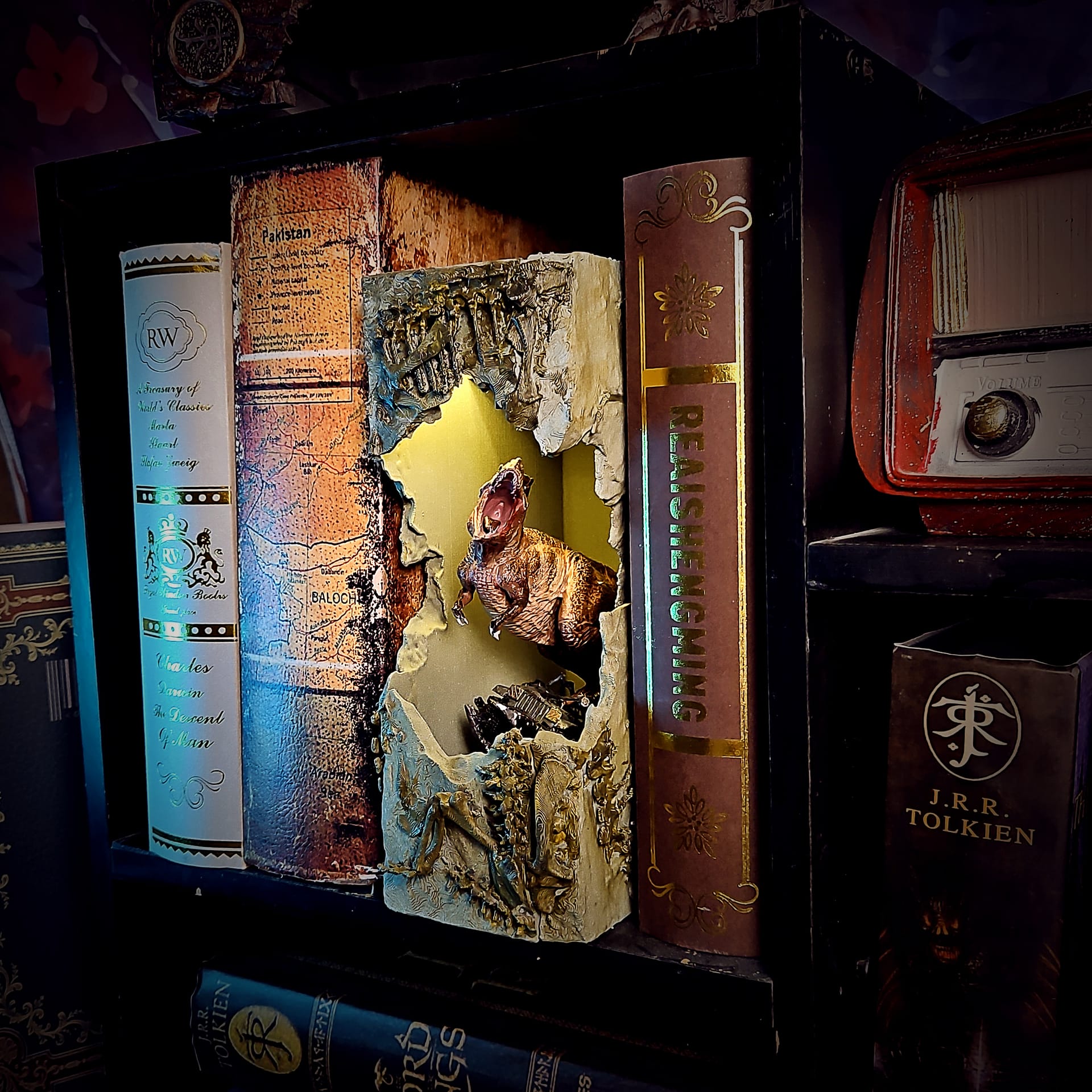 Tyrannosaurus Rex (T-Rex) Book Nook - Jurassic World - Image 7