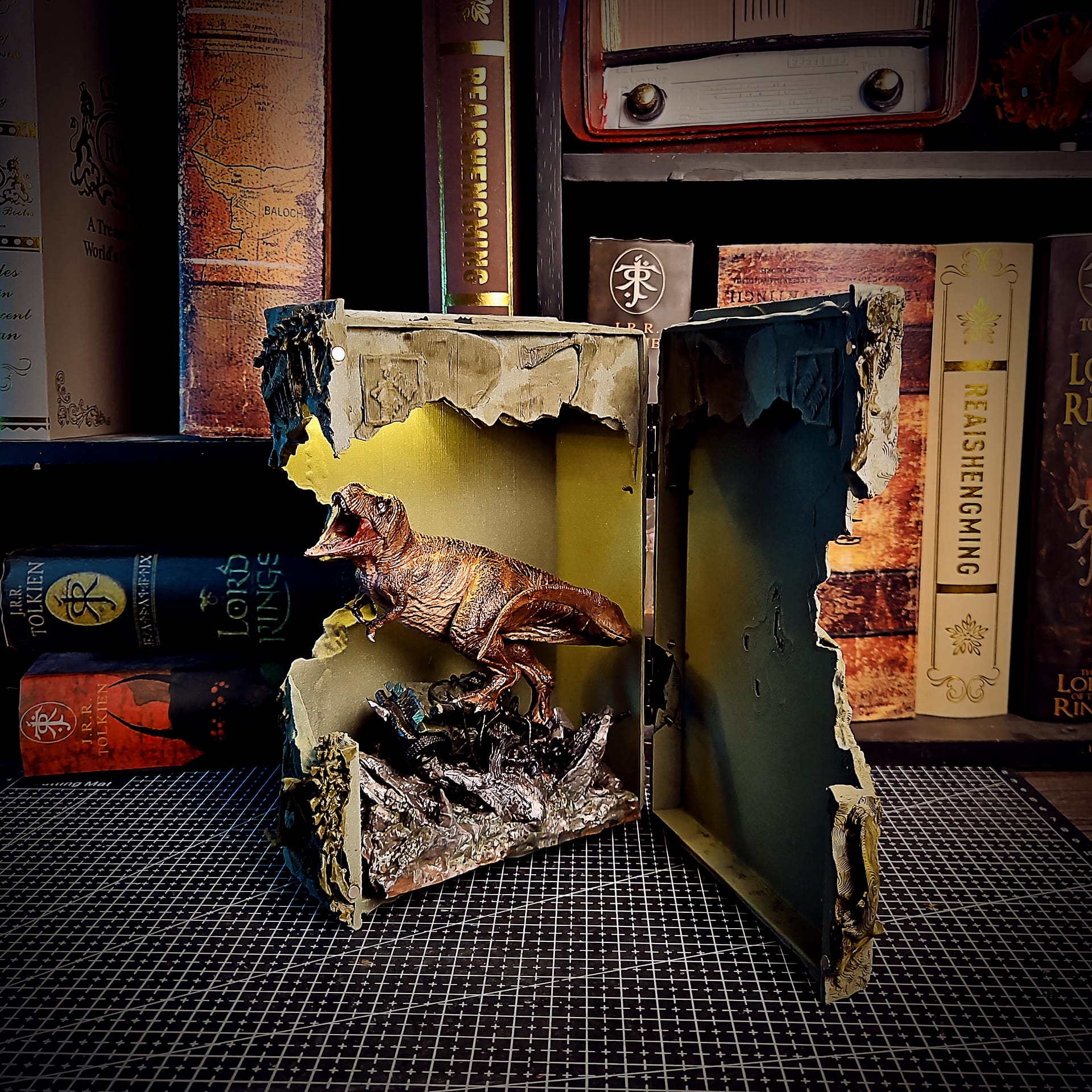 Tyrannosaurus Rex (T-Rex) Book Nook - Jurassic World - Image 5